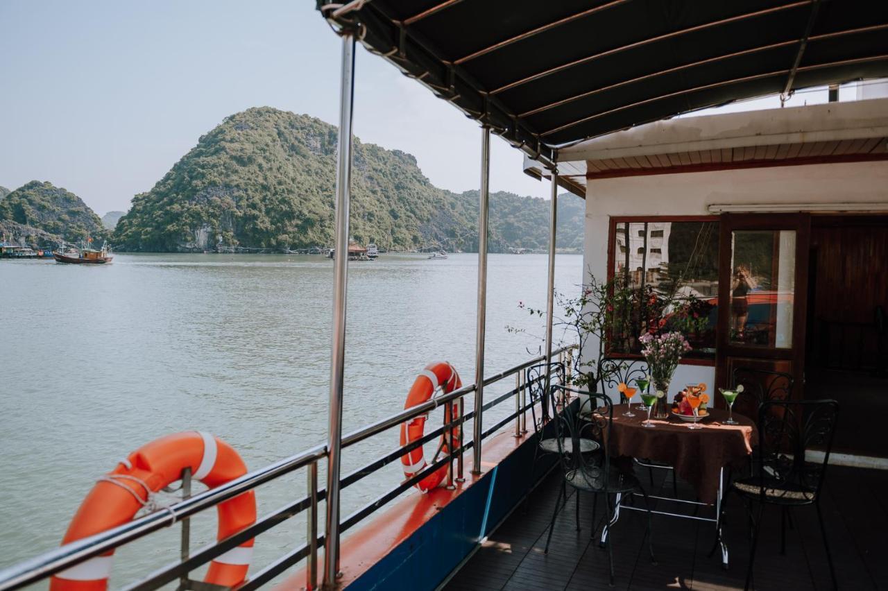 Cat Ba Bay Cruises Hotel Dong Khe Sau Exterior photo