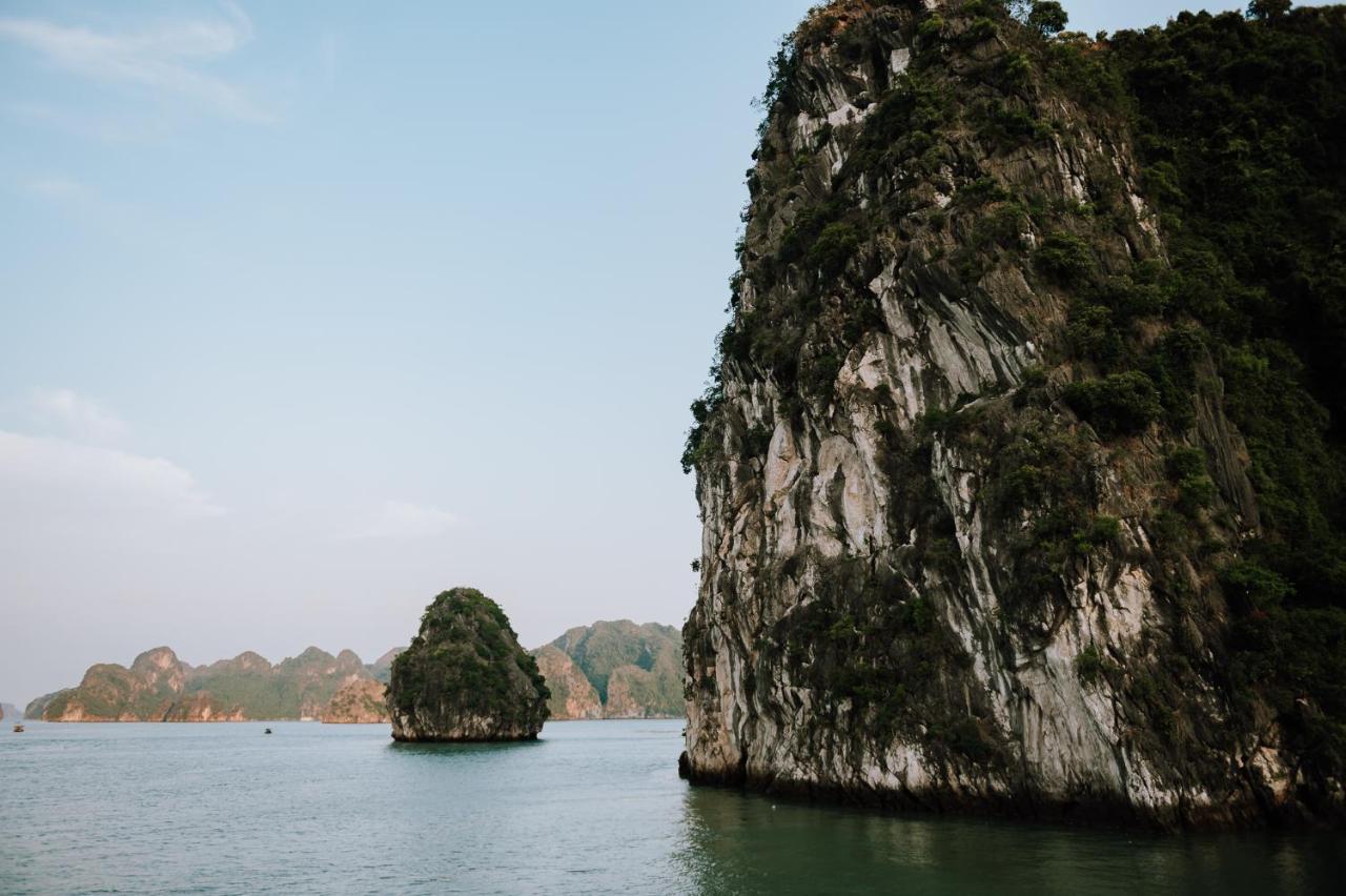 Cat Ba Bay Cruises Hotel Dong Khe Sau Exterior photo