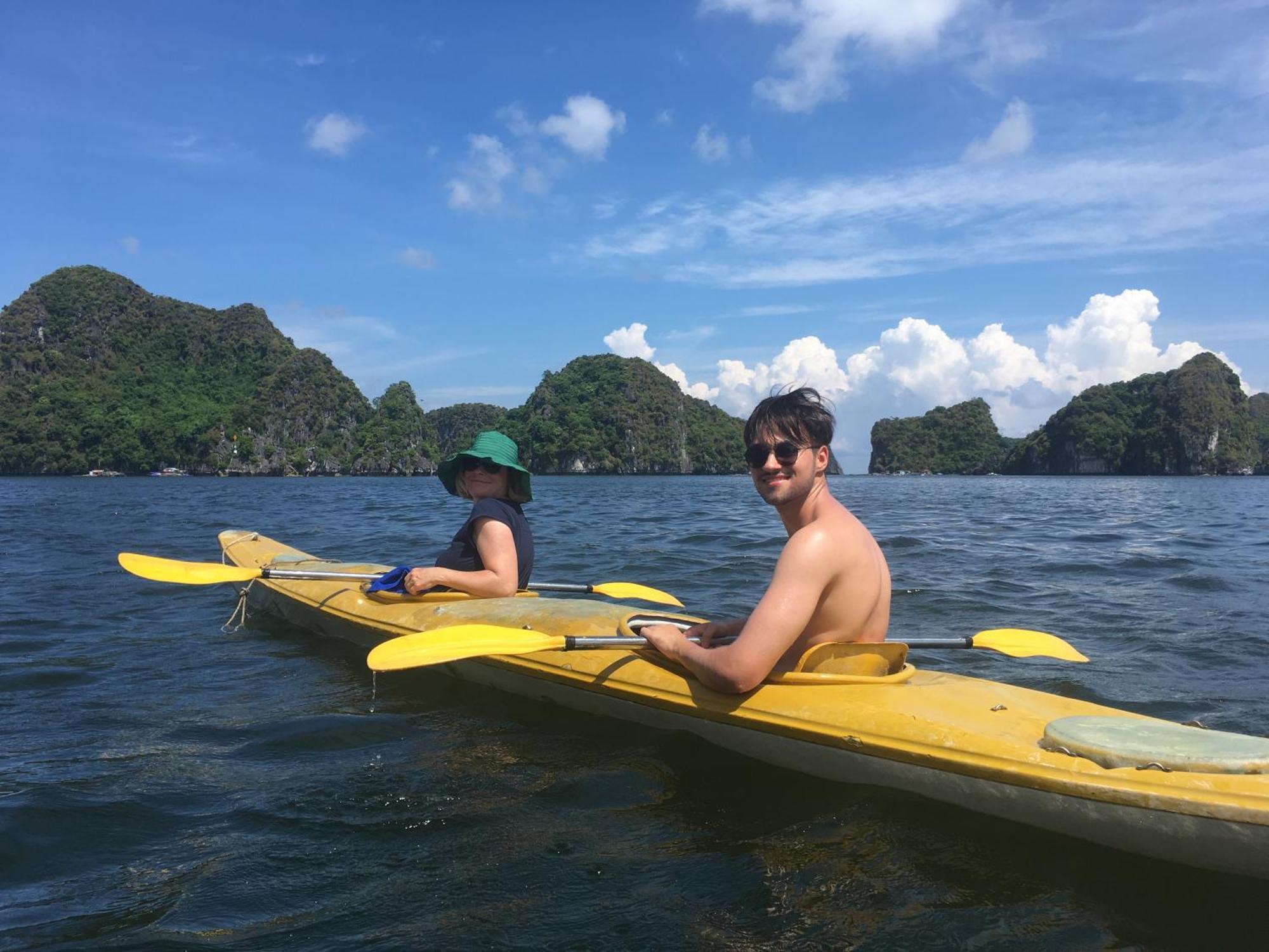 Cat Ba Bay Cruises Hotel Dong Khe Sau Exterior photo